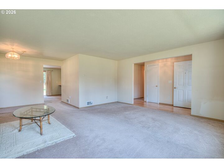 Property Photo: 17284 Kingfisher Dr OR 97707