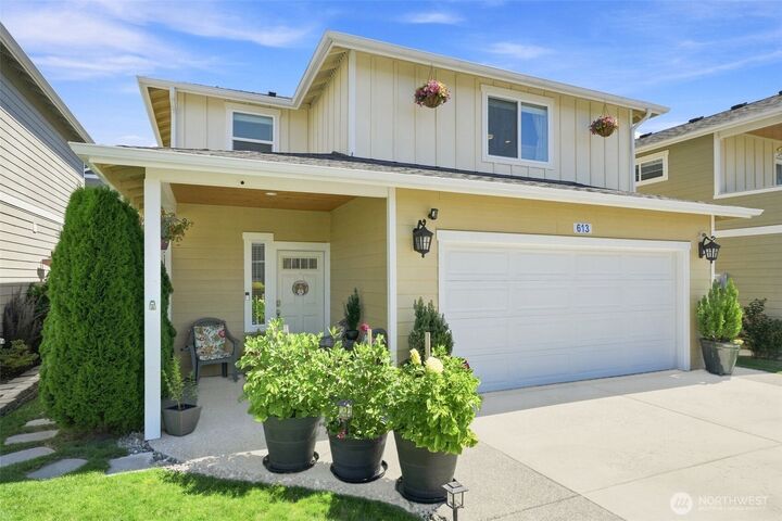 Property Photo:  613  Stacey Place  WA 98284 