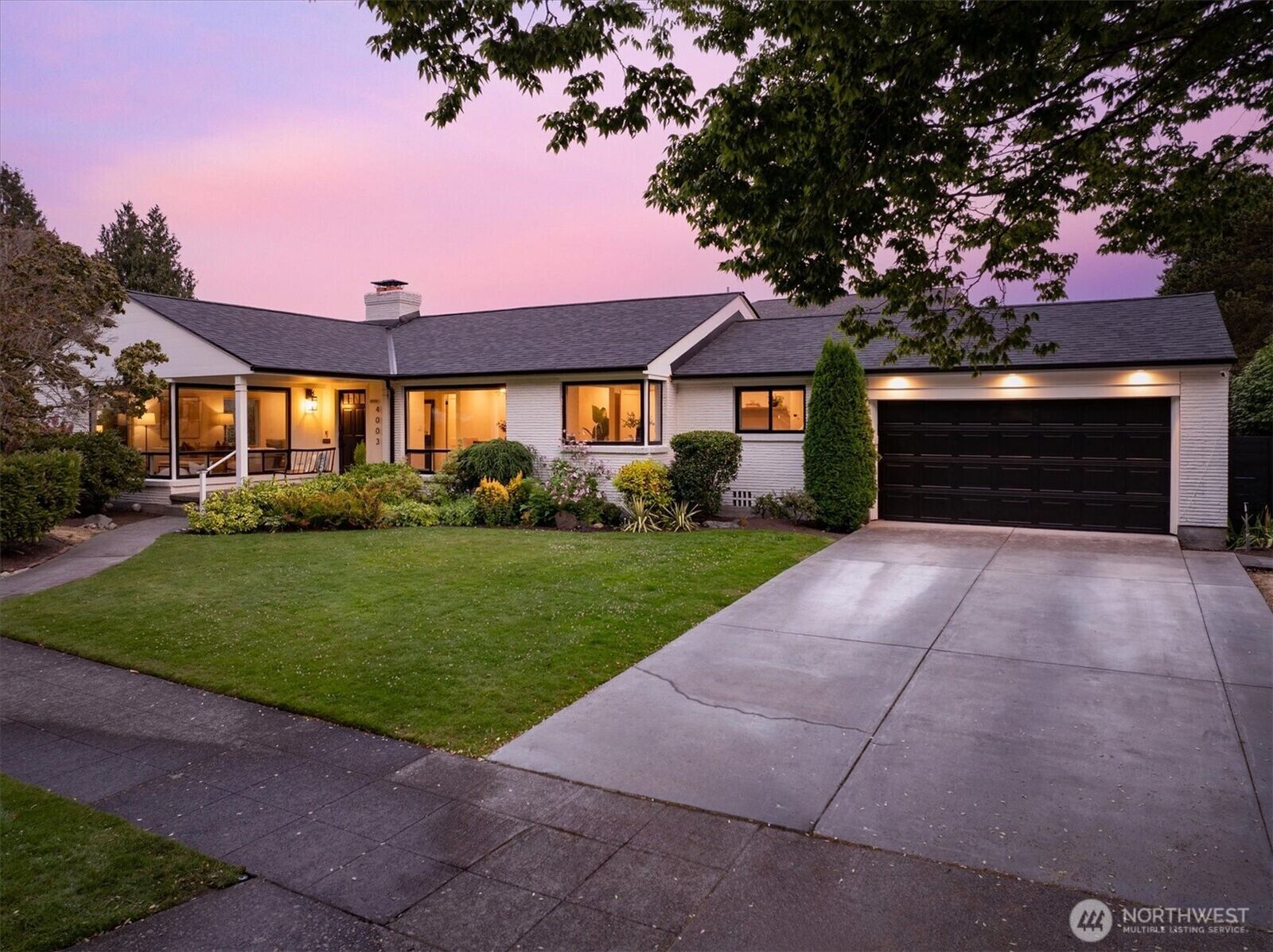 Property Photo: 4003 W Armour Street WA 98199