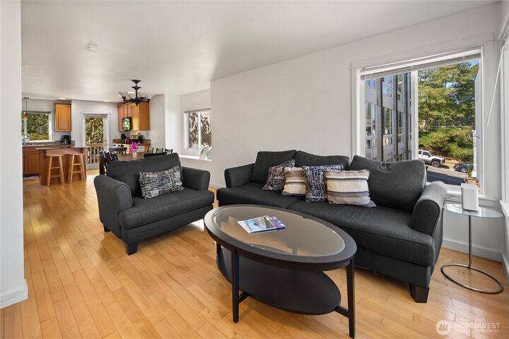 Property Photo:  226 B  26th Avenue E  WA 98112 