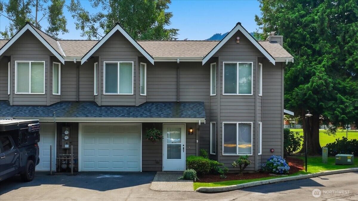 Property Photo: 321 SE Orchard Dr. 13 WA 98045