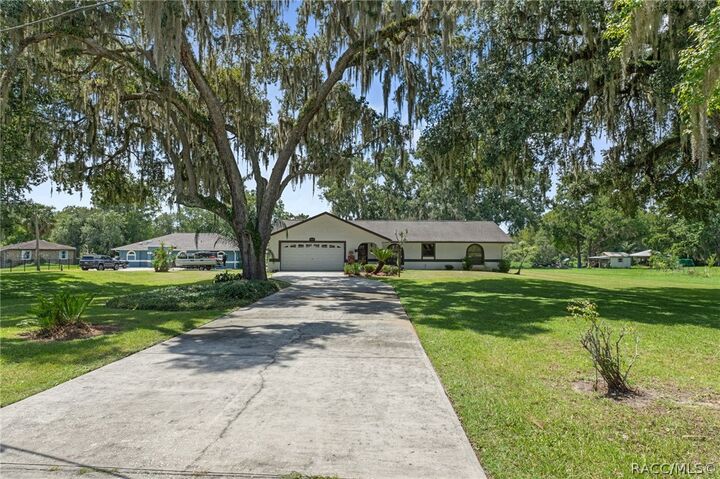 Property Photo:  9552 E Tsala Apopka Drive  FL 34436 