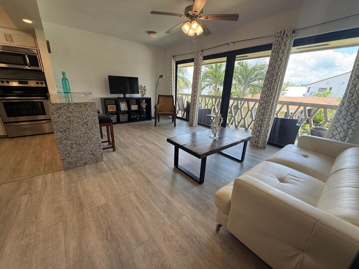 Property Photo: 3208 SE 11th Street 202 FL 33062