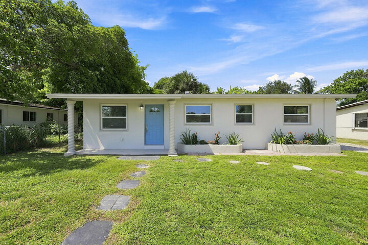 Property Photo: 1629 NW 15th Court FL 33311