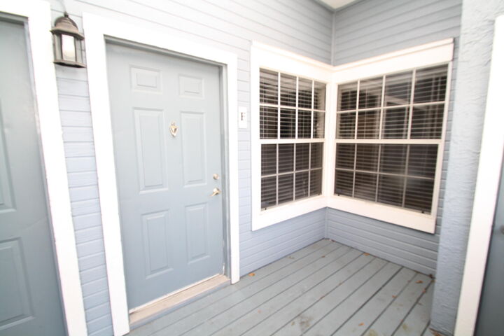 Property Photo:  1000 Crystal Way F  FL 33444 