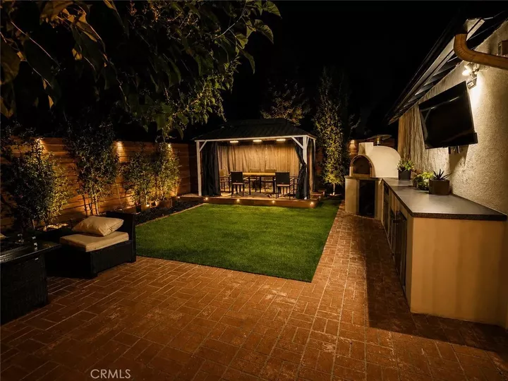 Property Photo:  504 N Hill Avenue  CA 91106 