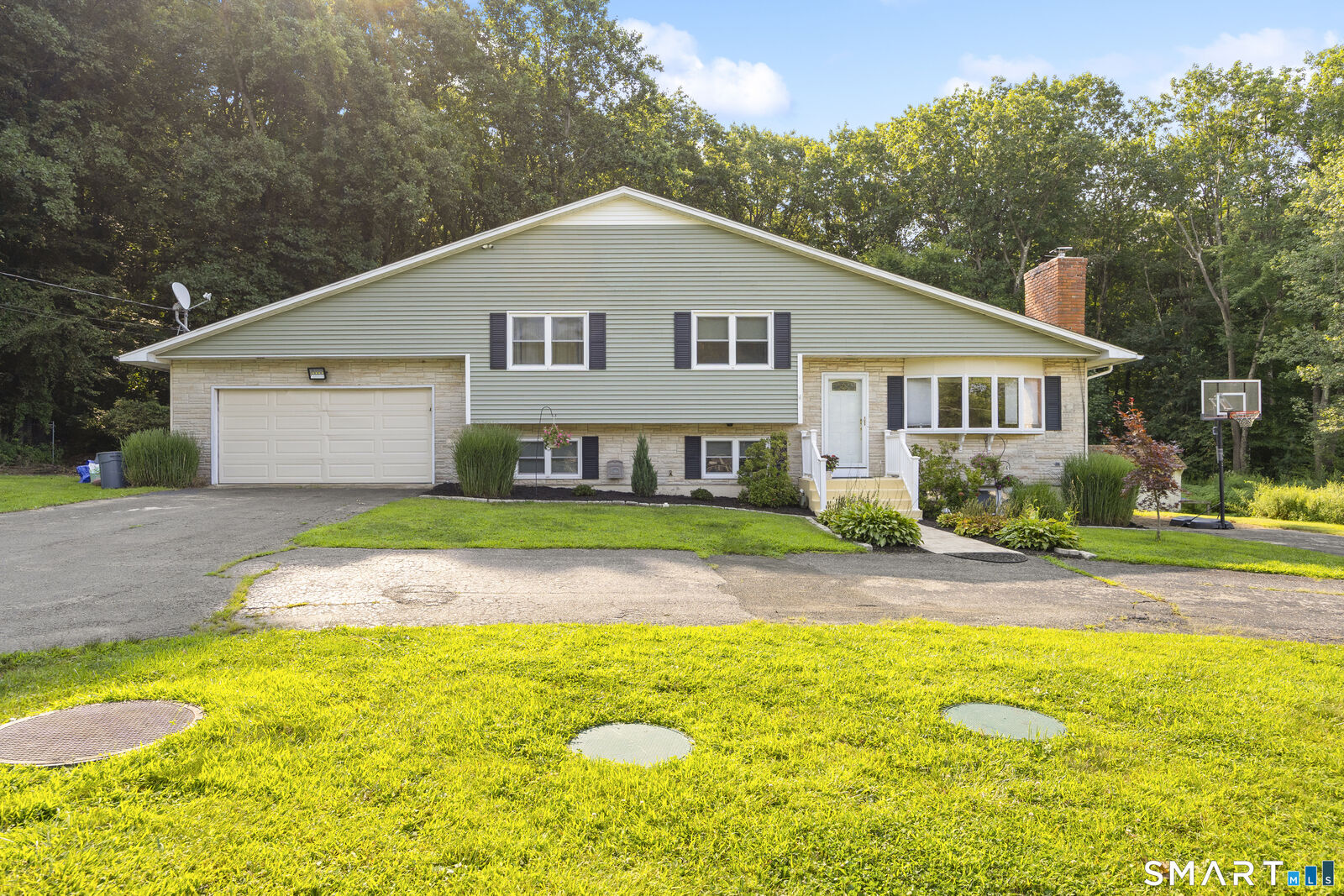 Property Photo:  20 Lindsley Drive  CT 06716 