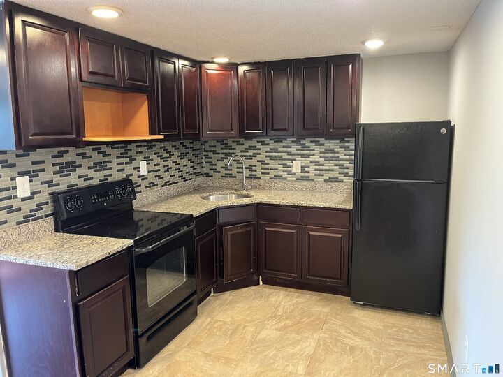 Property Photo: 32 Cook Avenue 103 CT 06451