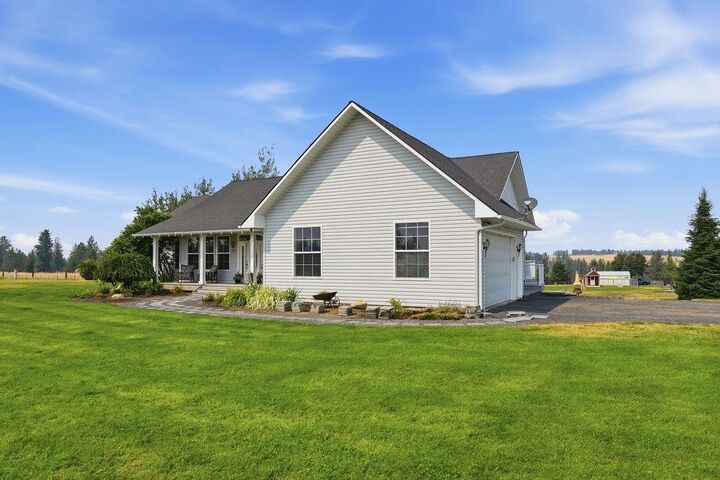 Property Photo: 20202 W Indiana Ln WA 99022