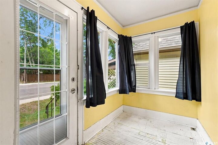 Property Photo:  111 9th Street E  SK S7N 0A1 