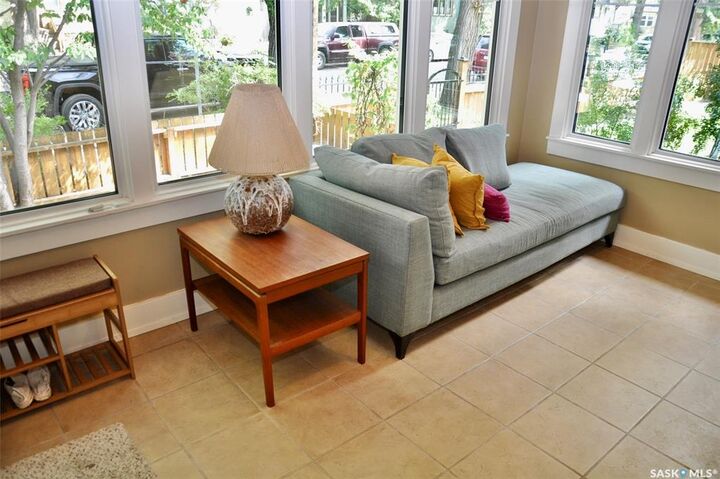 Property Photo:  623 4th Avenue N  SK S7K 2M8 