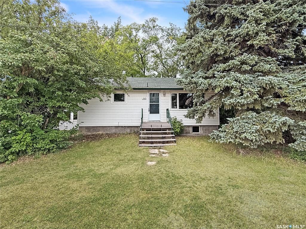 Property Photo:  170 Brownlee Avenue  SK S0G 3E0 