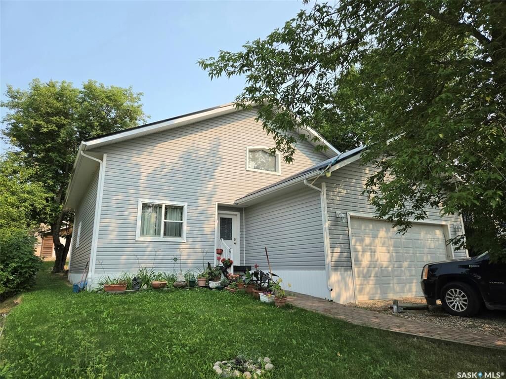 Property Photo: 8 Cocapa Avenue SK S0C 2S0