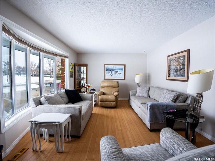 Property Photo: 15 Dickinson Crescent SK S4R 7K6