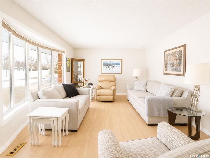 Property Photo: 15 Dickinson Crescent SK S4R 7K6