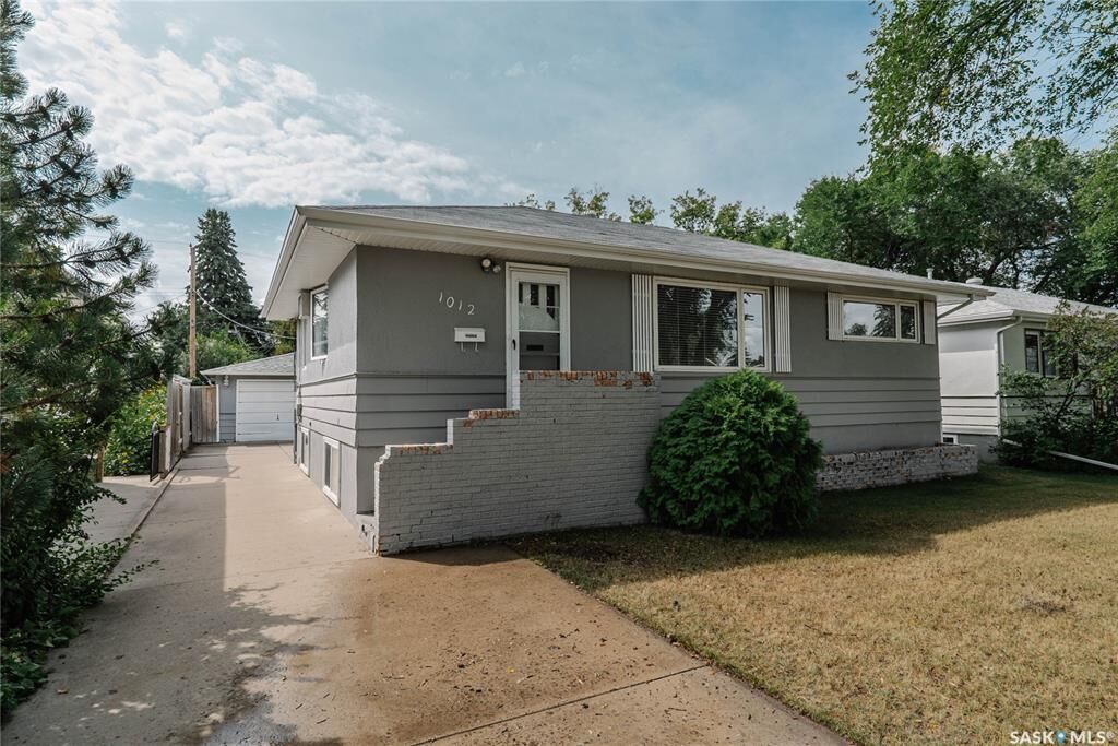 Property Photo: 1012 2nd Street E SK S7H 1R3