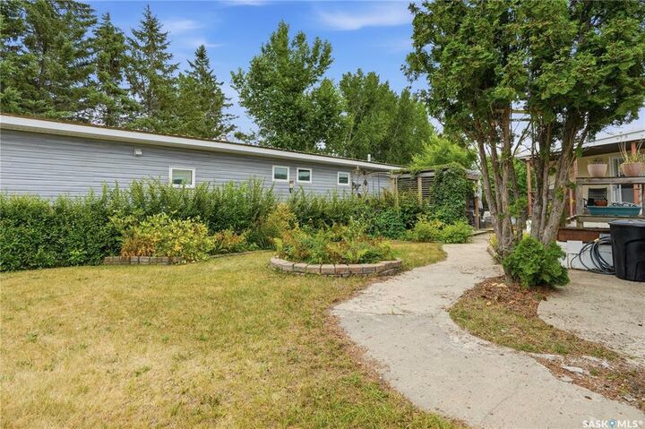 Property Photo:  32 Crystal Drive  SK S4L 1B3 