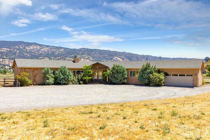 Property Photo:  29801 Lower Valley Road  CA 93561 