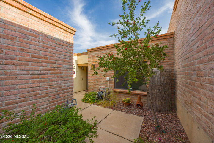 Property Photo: 5840 Hohokam Trail AZ 85750