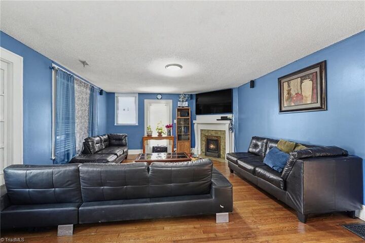 Property Photo: 2842 N Patterson Avenue NC 27105