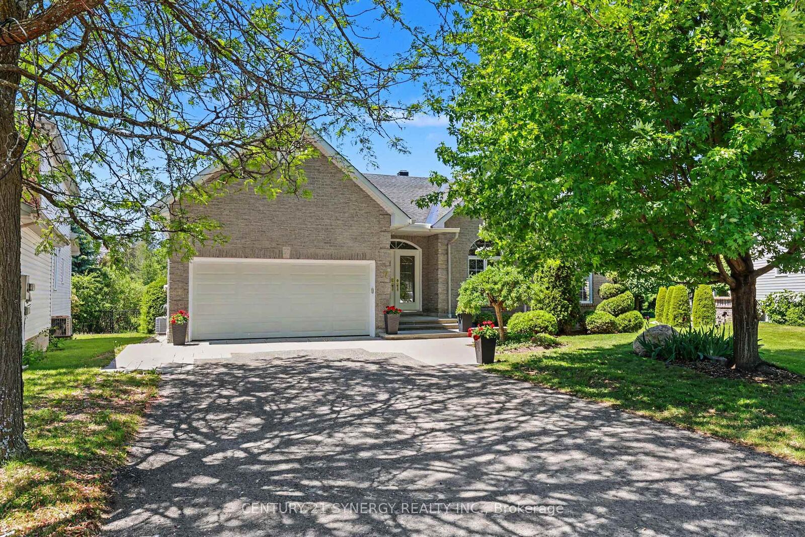 Property Photo: 17 Warnock Court ON K1J 1H1