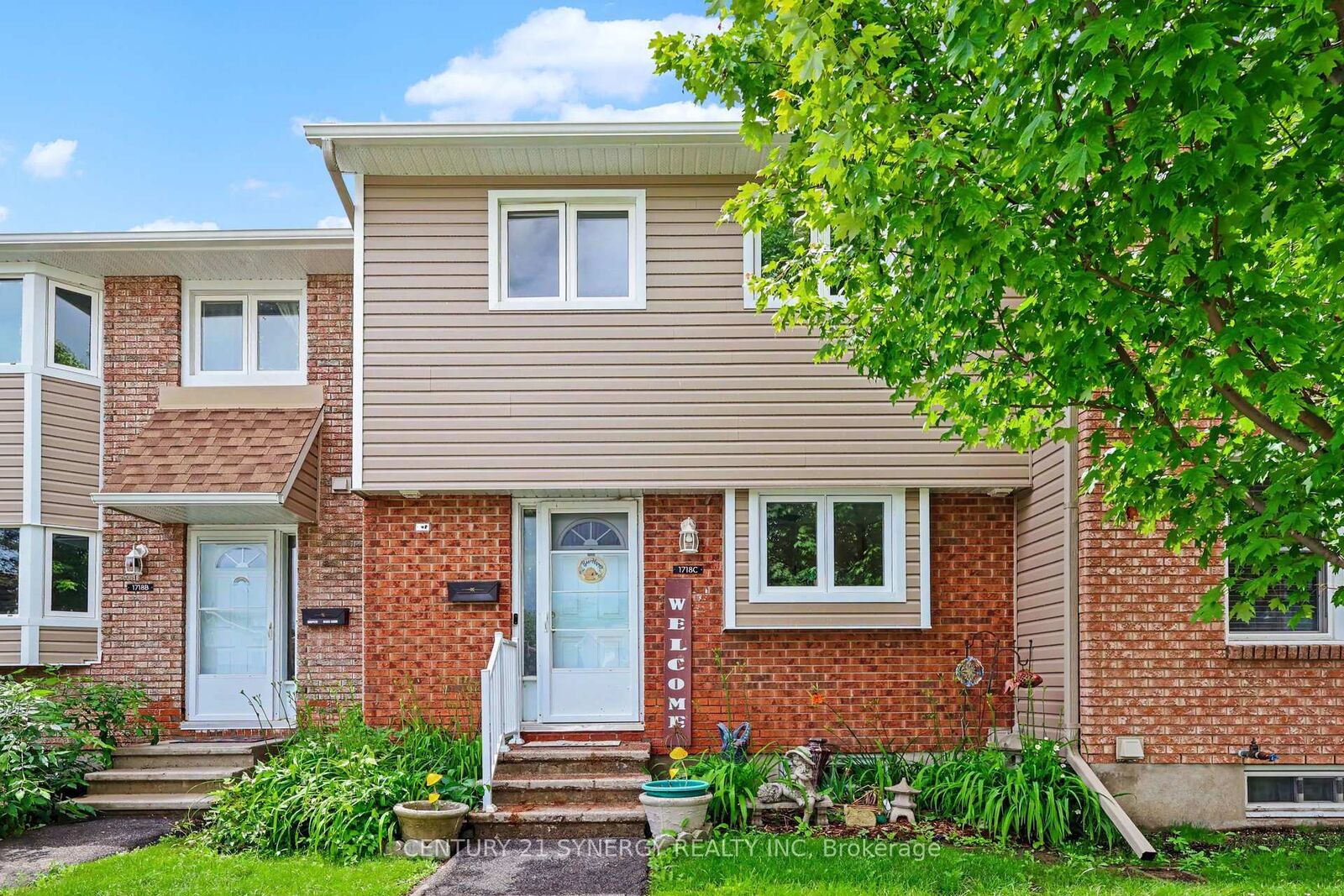 Property Photo: 1718 Lamoureux Drive C ON K1E 2N2