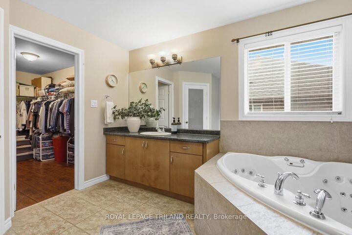 Property Photo:  365 Richmeadow Road  ON N6H 5T2 