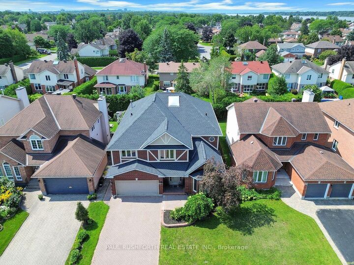 Property Photo: 6192 Ravine Way ON K1C 2W4