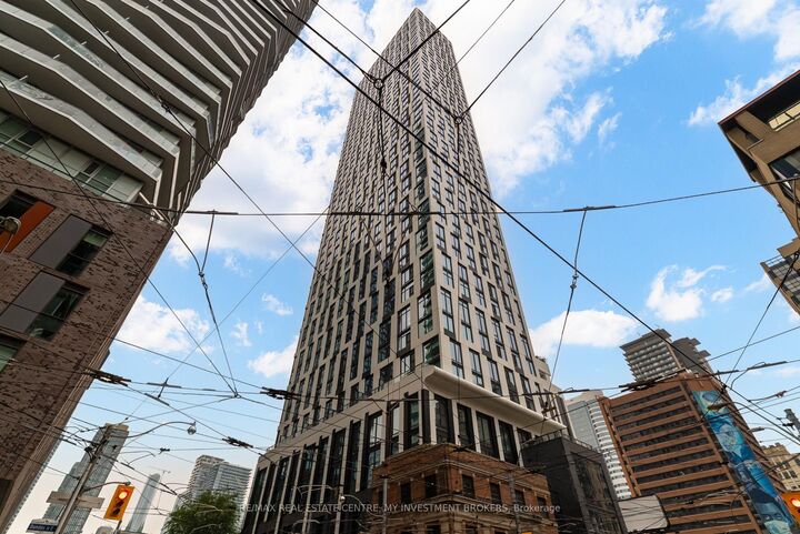 Property Photo: 252 Church Street 1805 ON M5B 0E6