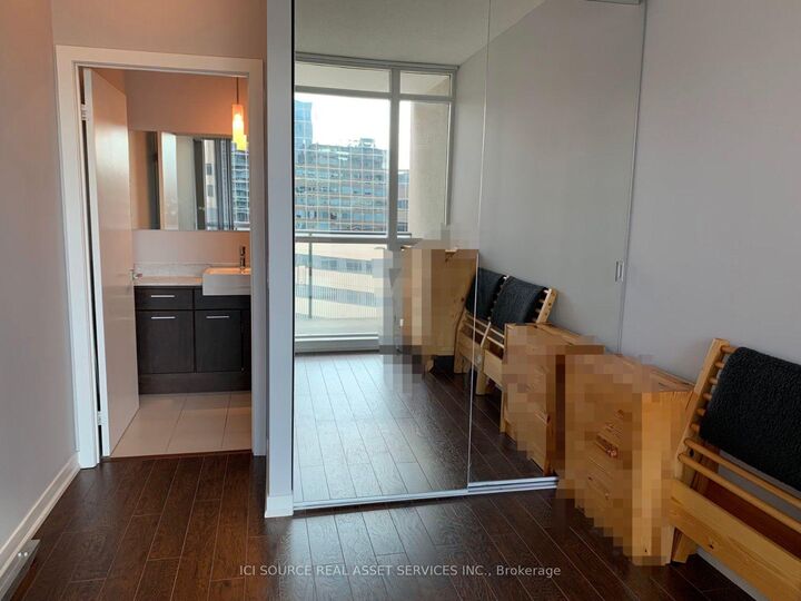 Property Photo: 770 Bay Street 902 (Shared Unit) ON M5G 0A6