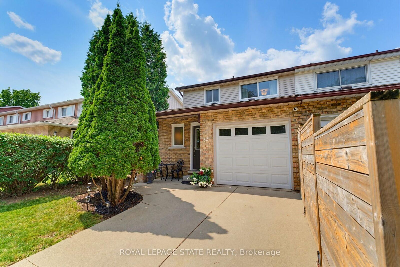 Property Photo:  32 Silvervine Drive  ON L8J 1K2 