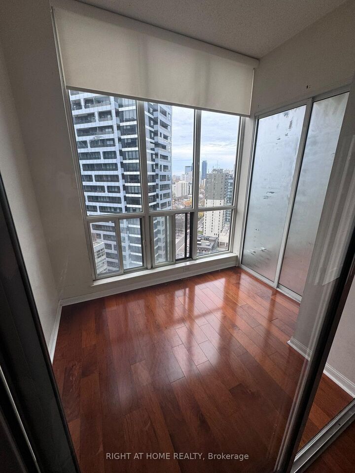 Property Photo:  24 Wellesley Street W 2407  ON M4Y 2X6 