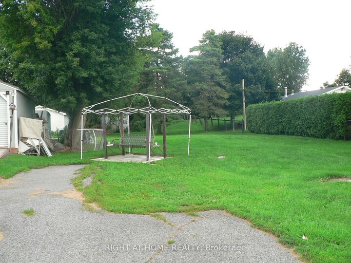 Property Photo:  79 St James Street  ON K0C 1A0 