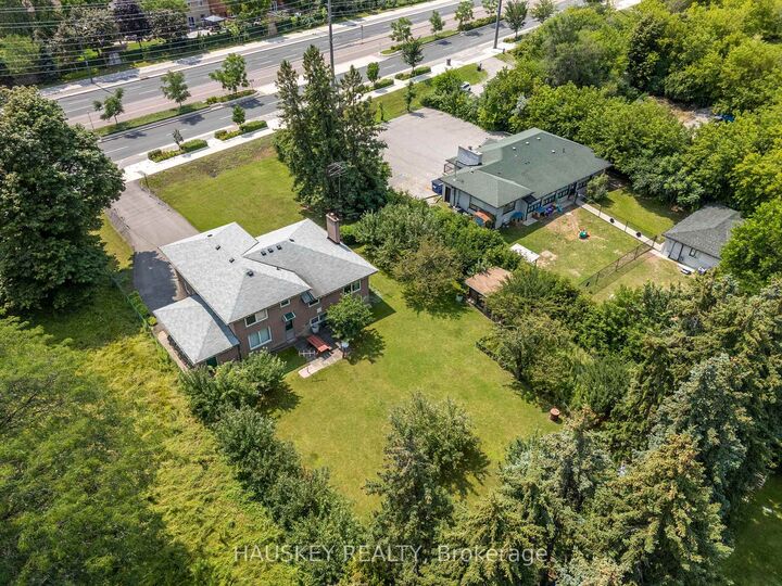 Property Photo: 1226 Centre Street ON L4J 3M9