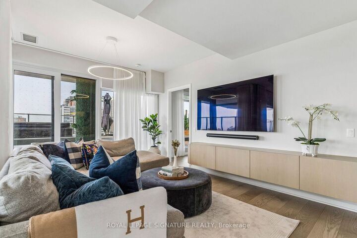 Property Photo: 10 Graphophone Grove 702 ON M6H 0E5