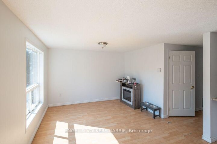 Property Photo: 92 Lee Crescent ON L4N 9Z1