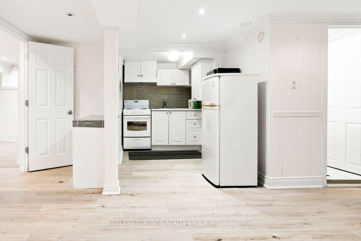 Property Photo:  3 Timgren Drive Lower  ON M1R 3R4 