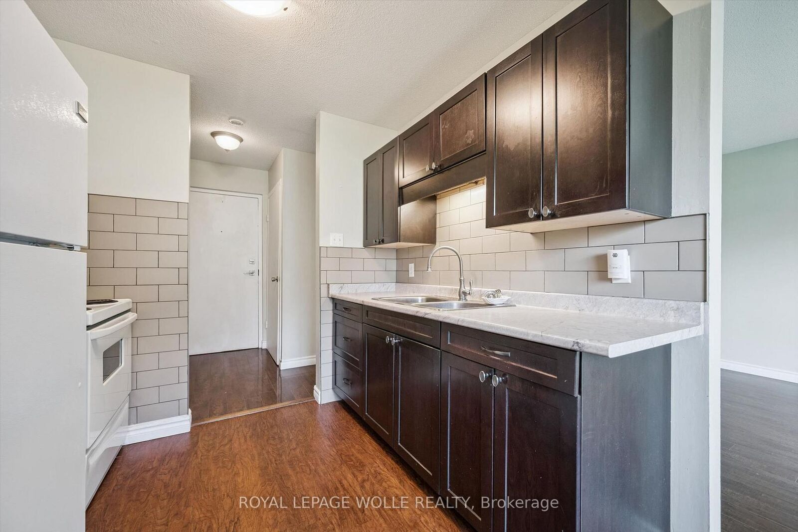 Property Photo:  30 Flamingo Drive 30  ON N3B 1V5 