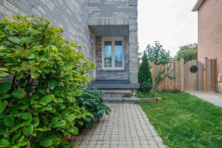 Property Photo: 2790 Huntingdon Trail ON L6J 7G5