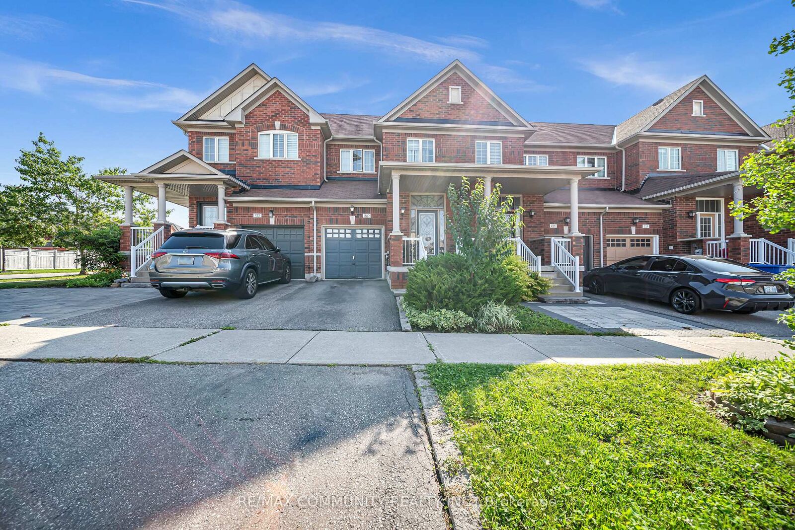 Property Photo: 220 Lageer Drive ON L4A 0X1