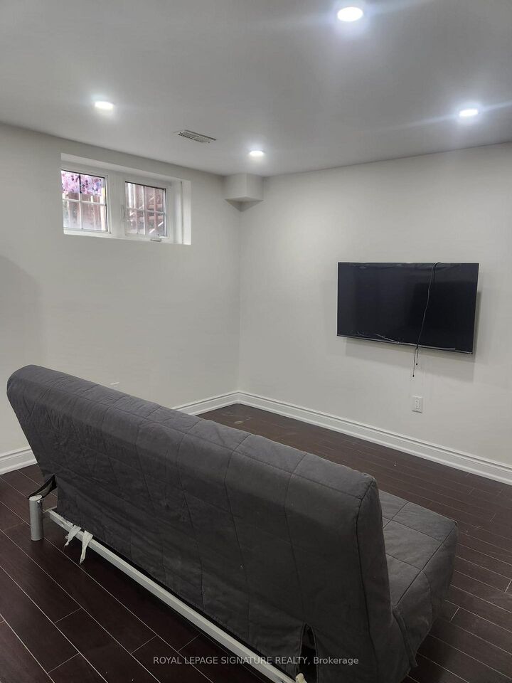 Property Photo:  404 Nairn Circle Basement  ON L9T 8A5 