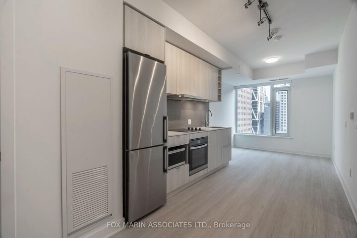 Property Photo:  11 Yorkville Avenue 713  ON M4W 1L2 
