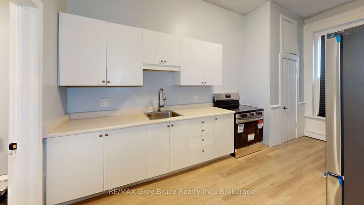 Property Photo:  844 2nd Avenue E 2  ON N4K 2H3 