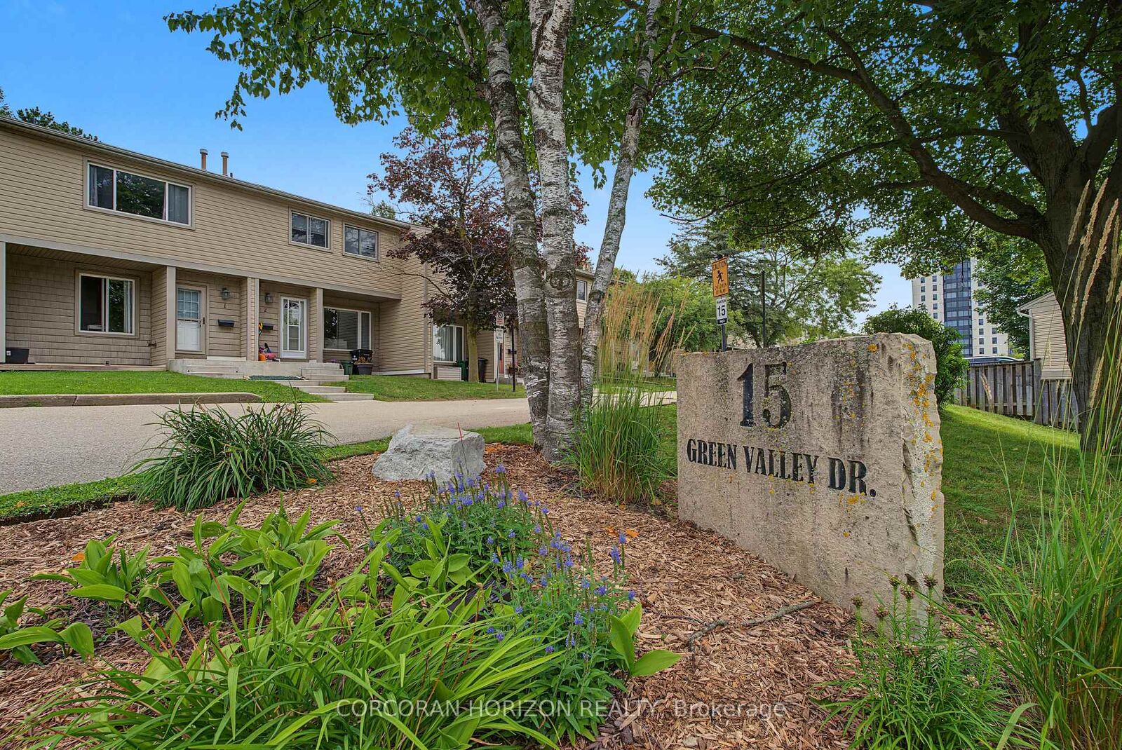 Property Photo:  15 Green Valley Drive 1  ON N2P 1K7 