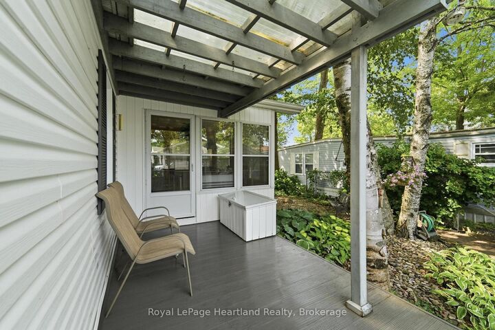 Property Photo:  28 Iroquois Lane  ON N7A 3Y2 