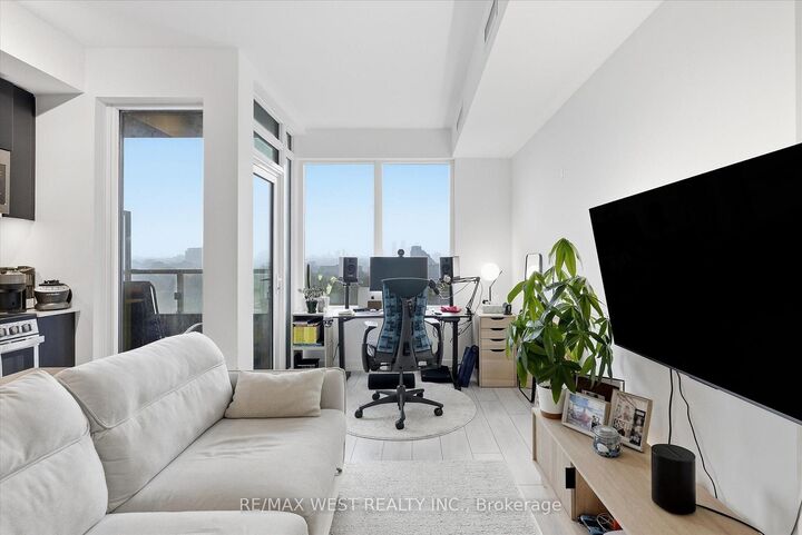 Property Photo:  270 Dufferin Street 819  ON M6K 0H8 