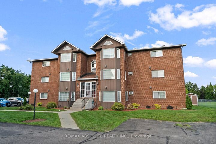 Property Photo:  89 Edey Street 3B  ON K7S 1B9 