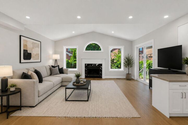 Property Photo: 3955 Foxwood Avenue ON L5N 7V4