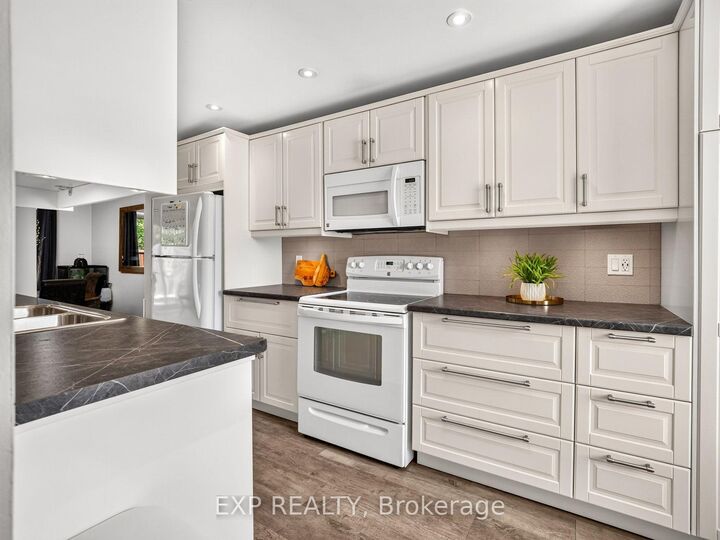 Property Photo:  242 Lakeport Road 32  ON L2N 6V2 