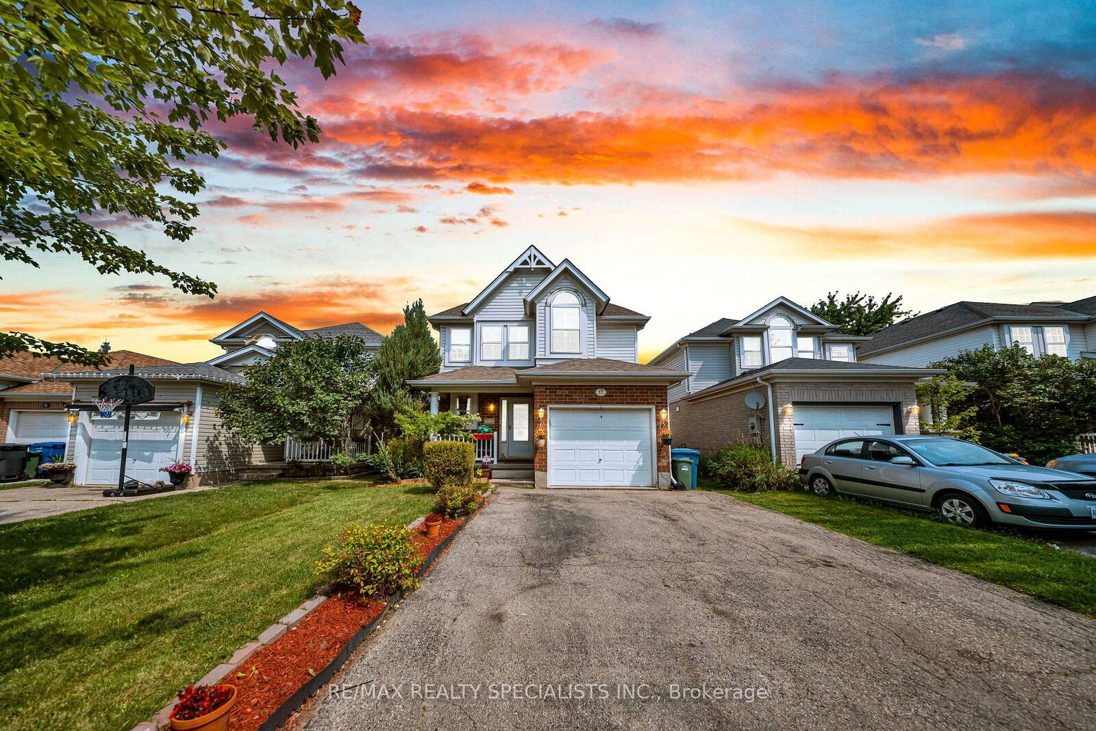Property Photo: 17 Buckthorn Crescent W ON N1E 7C3